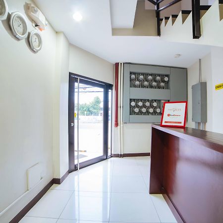 Reddoorz Near Angeles University Foundation Екстер'єр фото