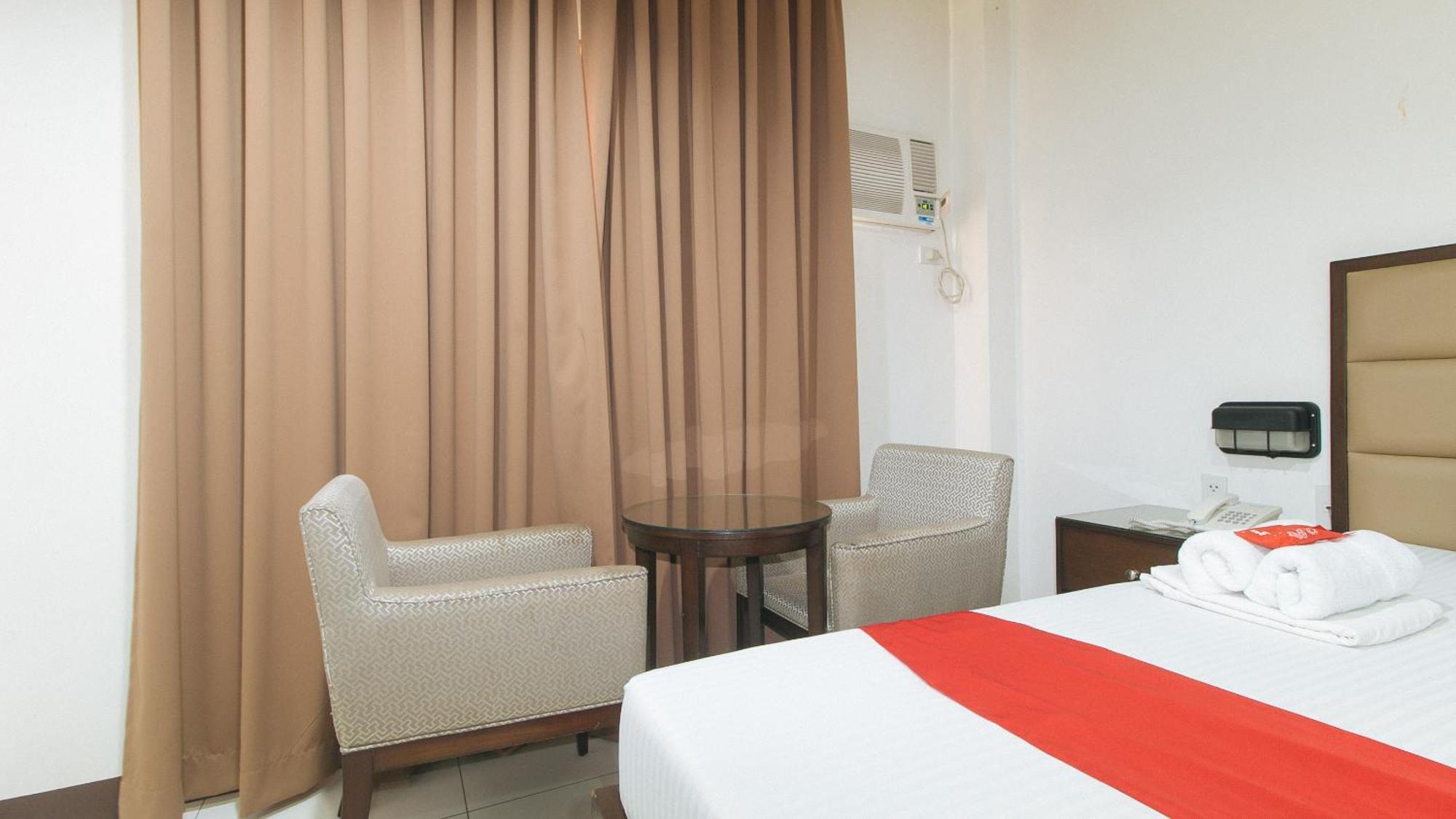Reddoorz Near Angeles University Foundation Екстер'єр фото