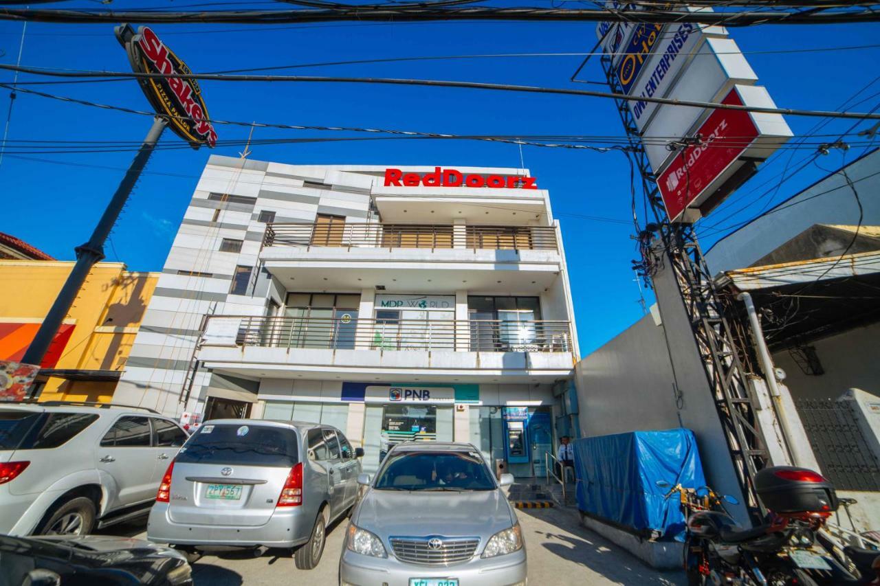 Reddoorz Near Angeles University Foundation Екстер'єр фото