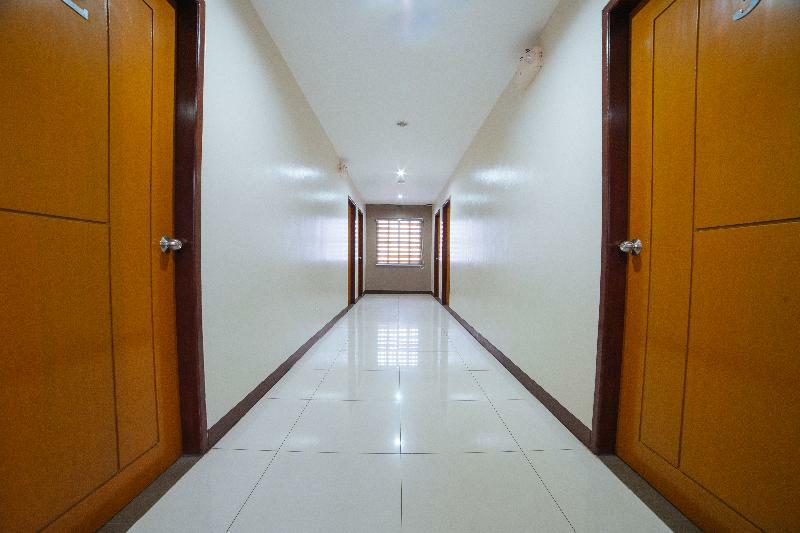 Reddoorz Near Angeles University Foundation Екстер'єр фото