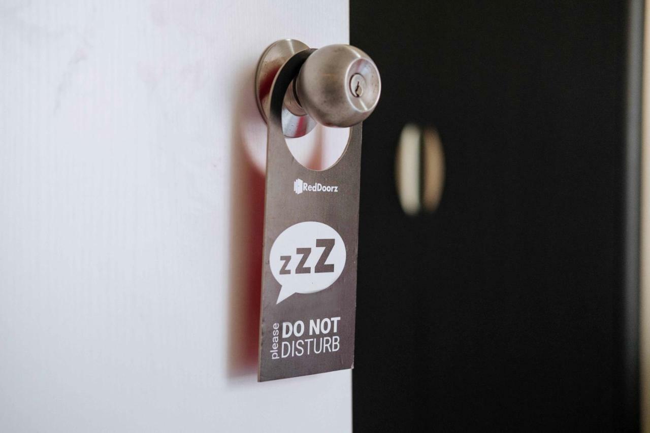 Reddoorz Near Angeles University Foundation Екстер'єр фото
